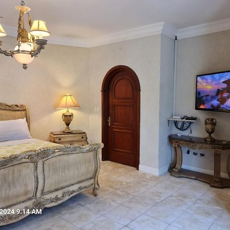 Sandpiper Beach Apartments Palm Beach ภายนอก รูปภาพ