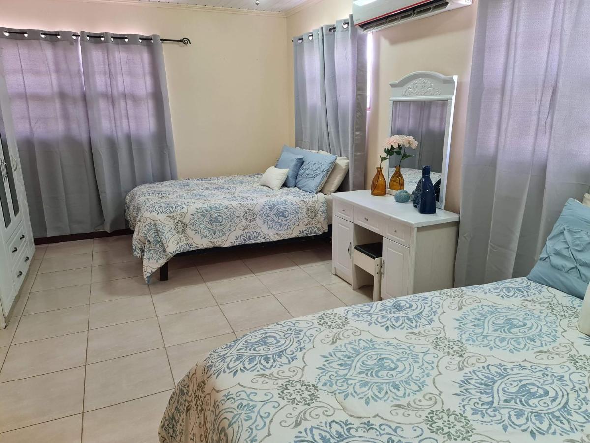 Sandpiper Beach Apartments Palm Beach ภายนอก รูปภาพ