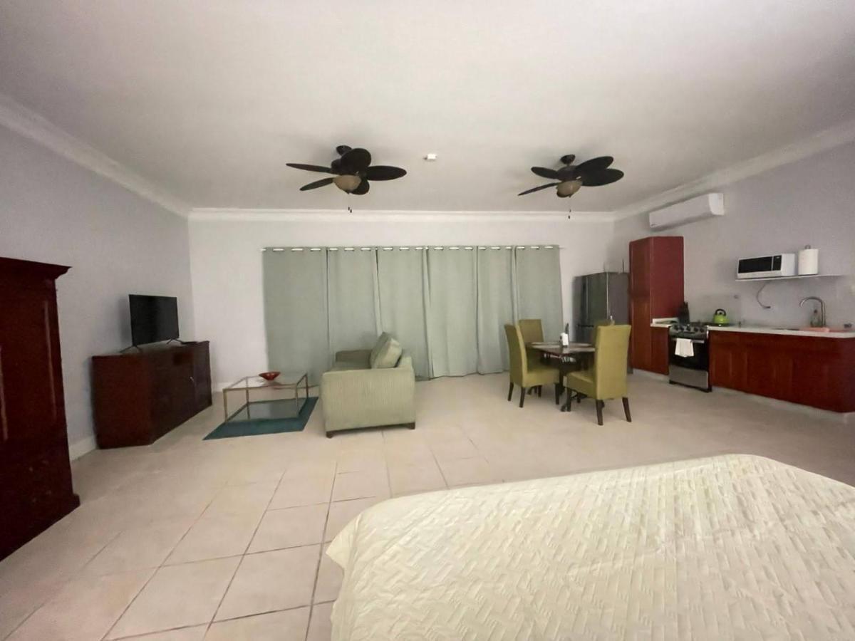 Sandpiper Beach Apartments Palm Beach ภายนอก รูปภาพ