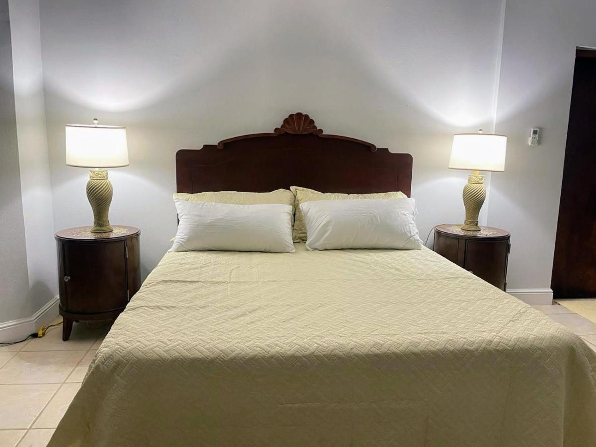 Sandpiper Beach Apartments Palm Beach ภายนอก รูปภาพ