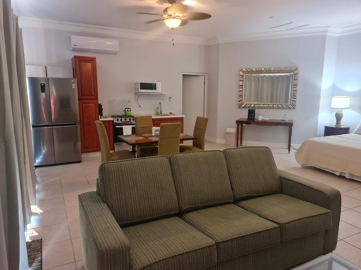 Sandpiper Beach Apartments Palm Beach ภายนอก รูปภาพ