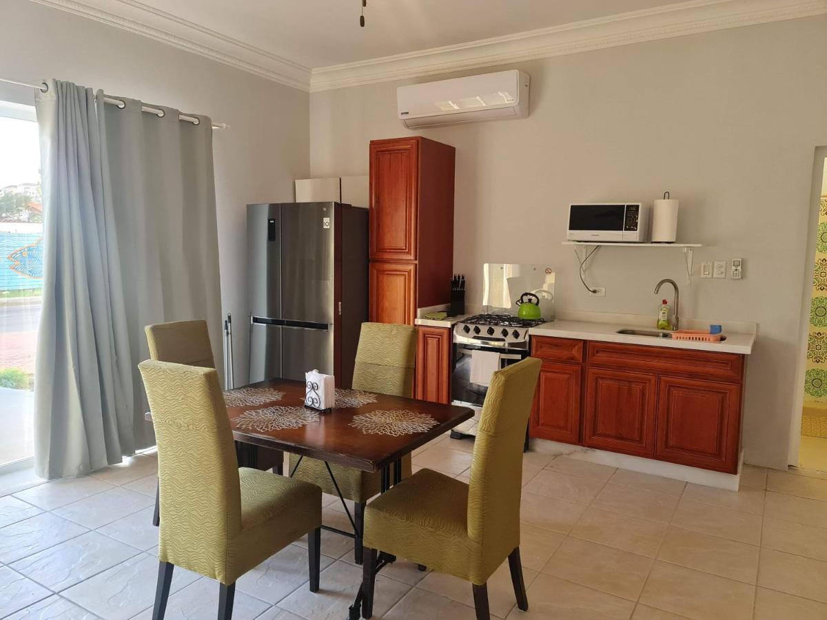 Sandpiper Beach Apartments Palm Beach ภายนอก รูปภาพ