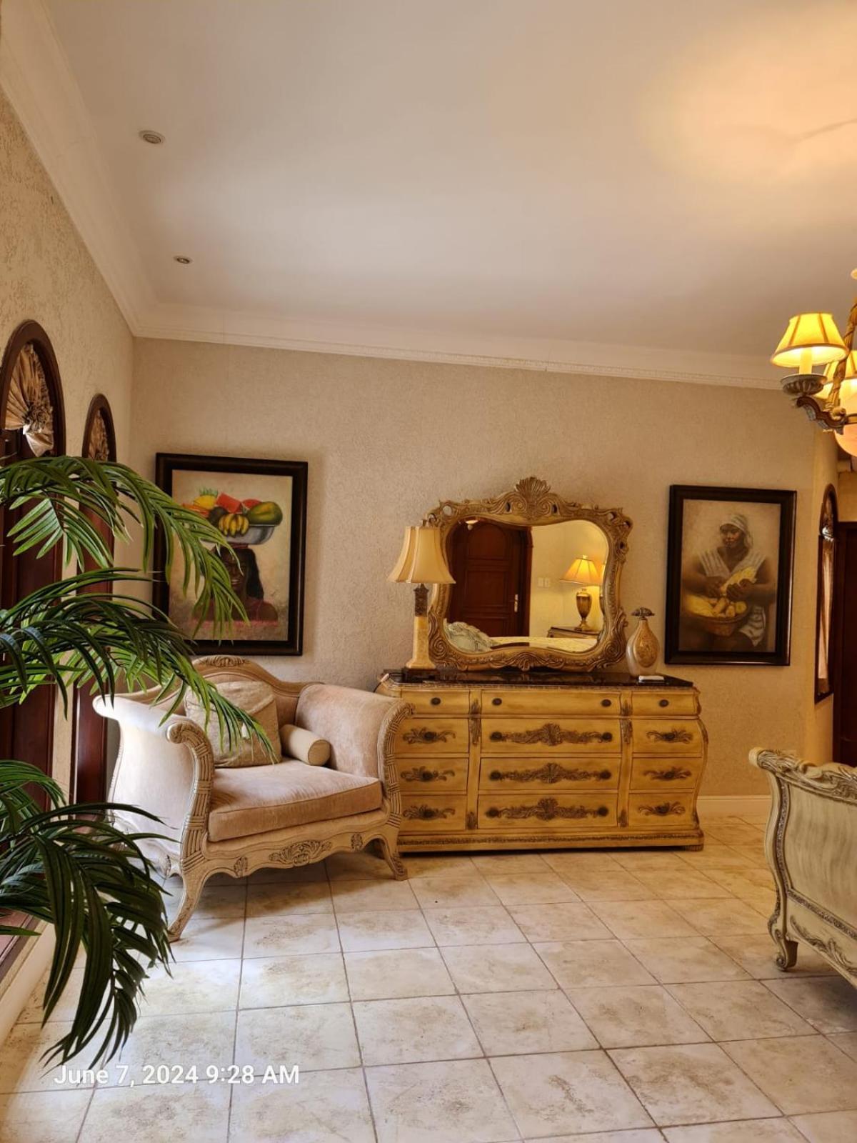 Sandpiper Beach Apartments Palm Beach ภายนอก รูปภาพ