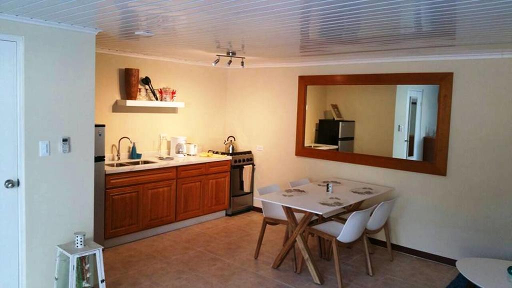 Sandpiper Beach Apartments Palm Beach ภายนอก รูปภาพ